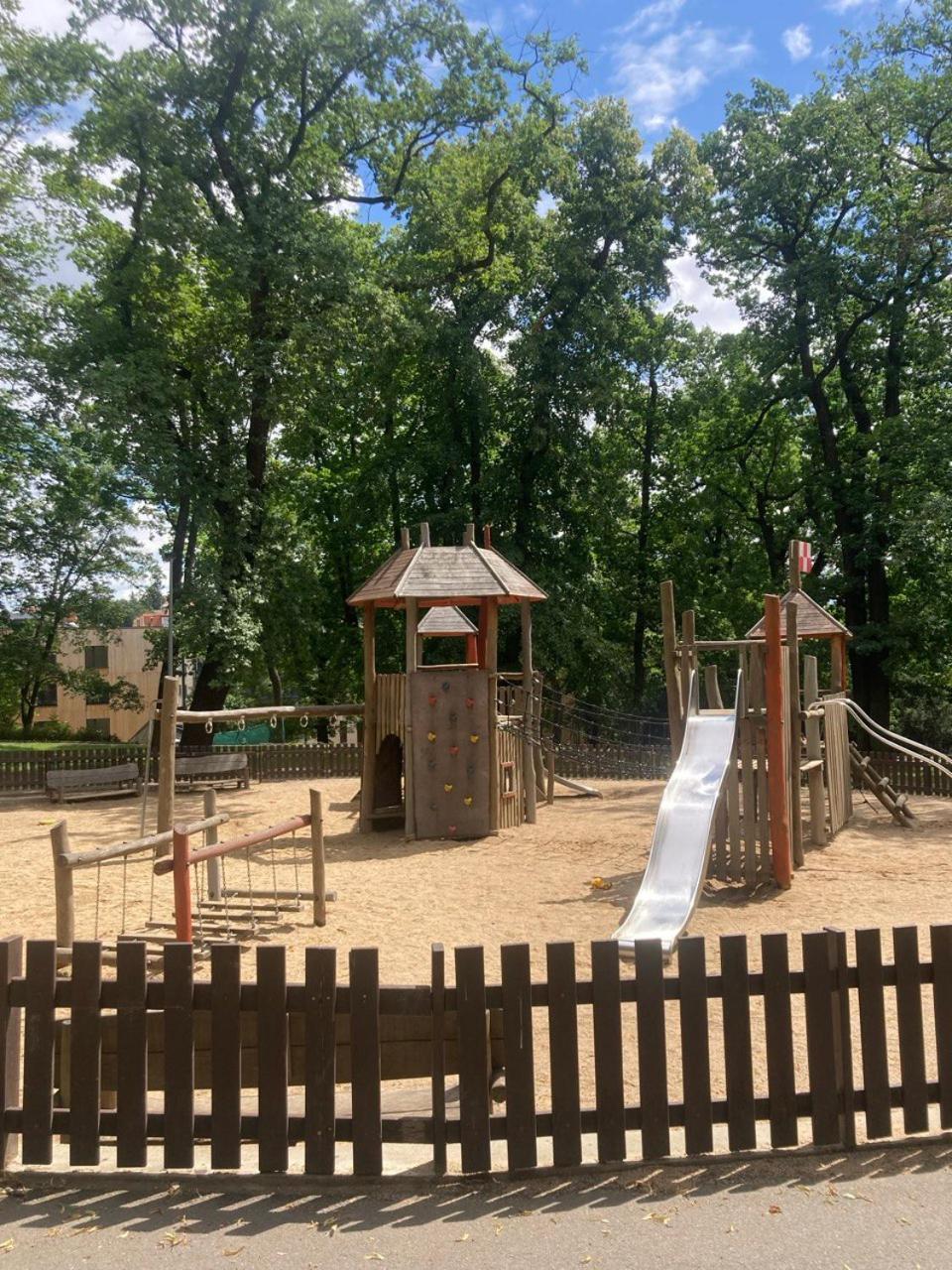 Residence Park Klamovka Прага Екстериор снимка